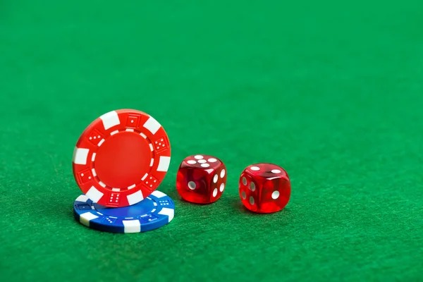 Perbandingan antarmuka aplikasi tripoker di Android dan iOS
